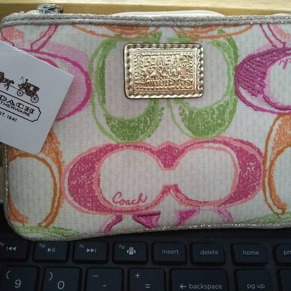 COACH Poppy Small Wristlet - Picture 3 of 4